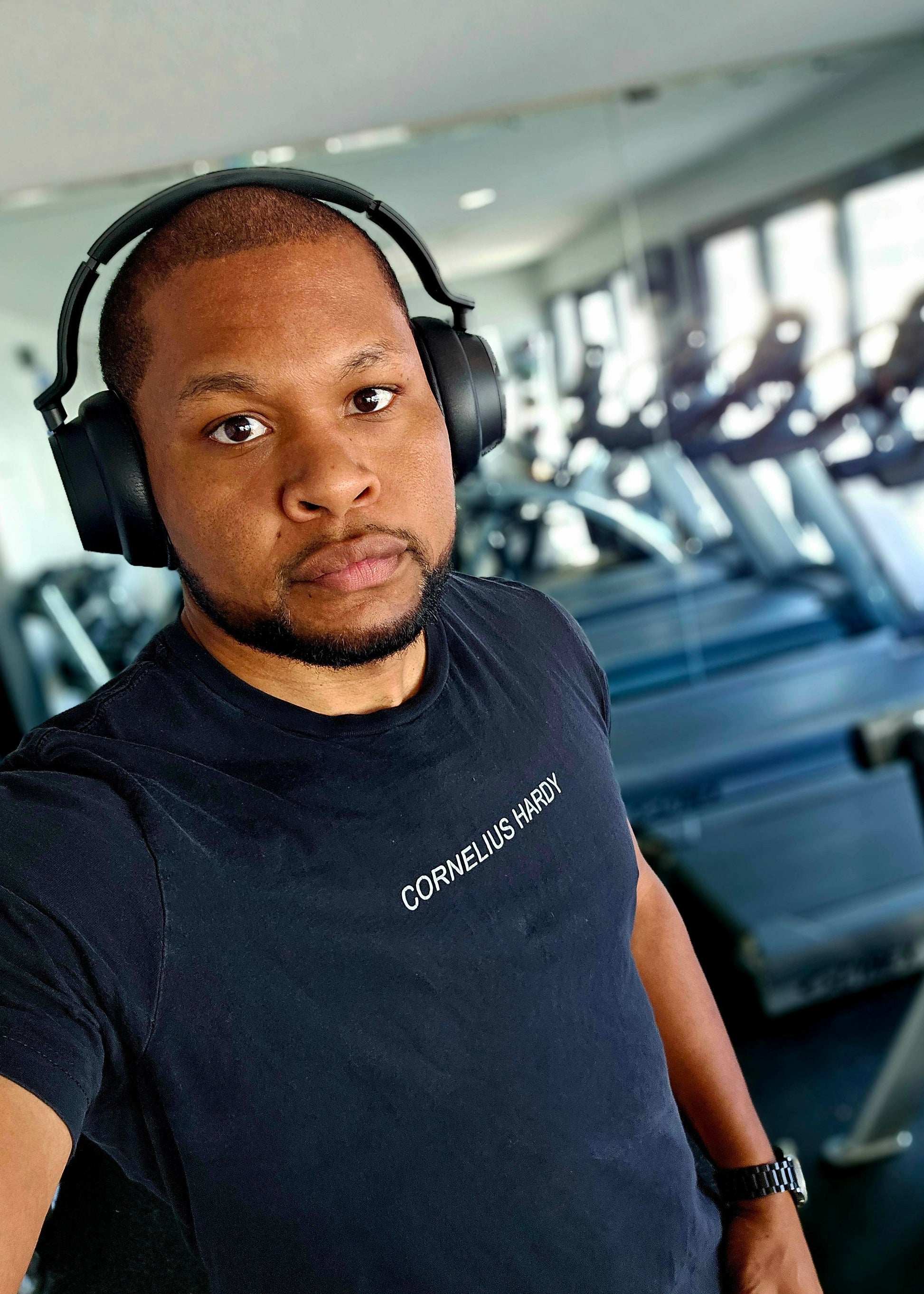 Man takes selfie in the gym